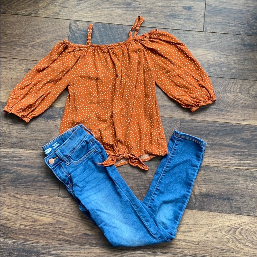 Girls Off Shoulder Top & Jeans Outfit